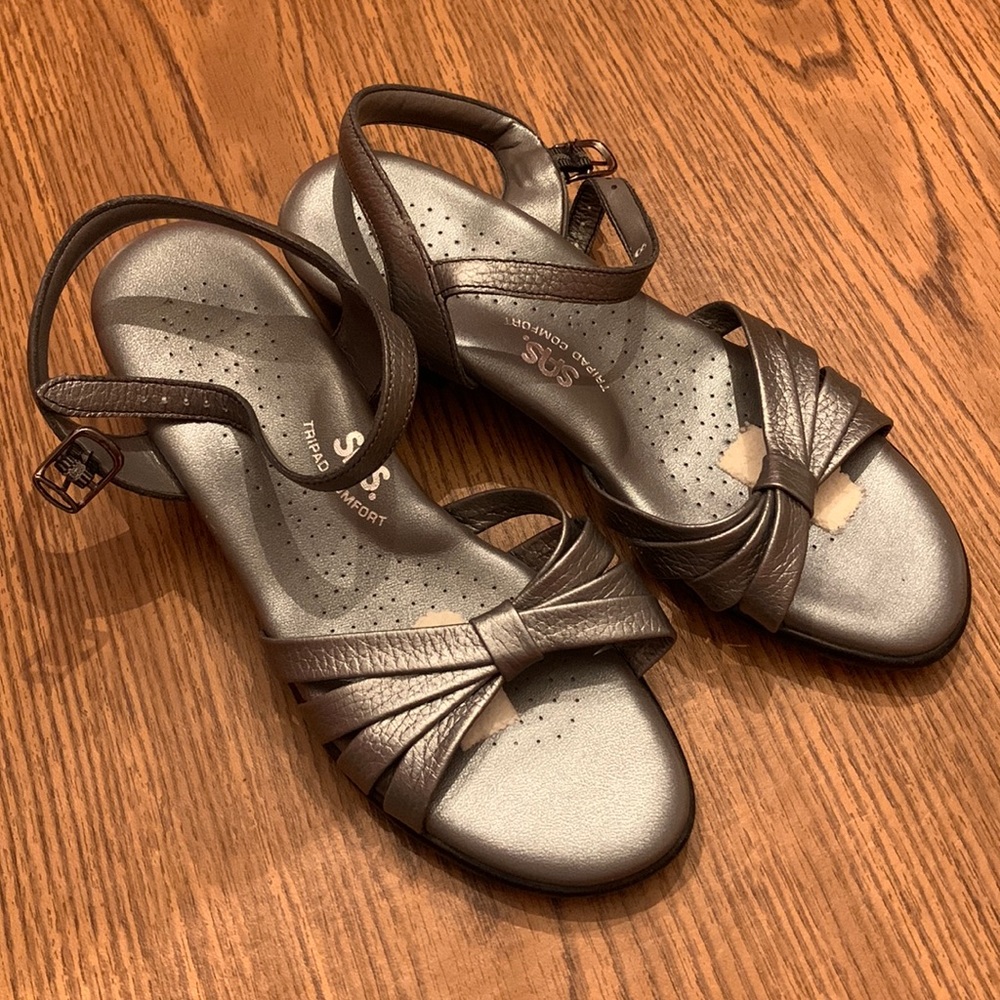 SAS Strappy Patent Wedge Grey Sandal | Size 8